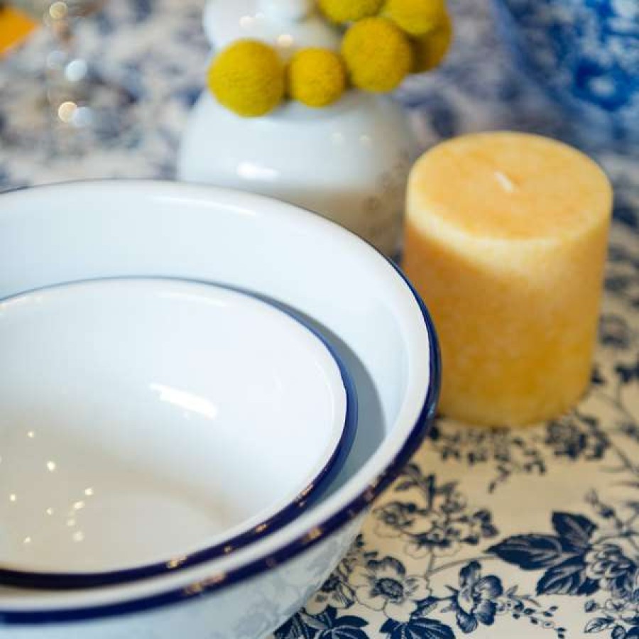 Enamelware * Crow Canyon Home V02Blu Vintage 16 Oz. White Round Enamelware Footed Bowl With Blue Rolled Rim